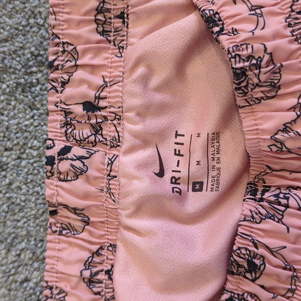 Nike Shorts with Roses - Picture 4 of 5